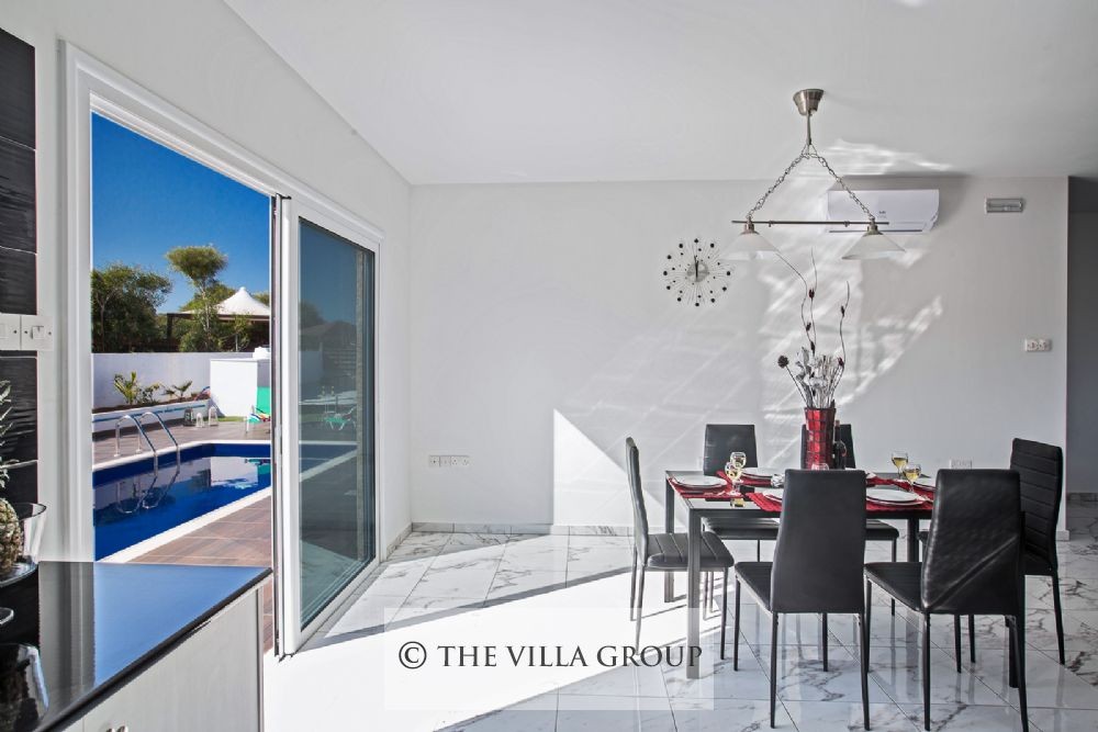 Dining area with direct access to the swimming pool