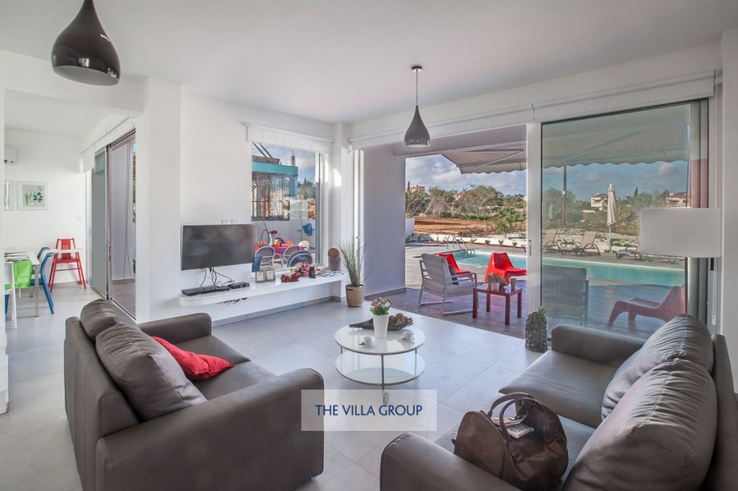 Modern and bright living room