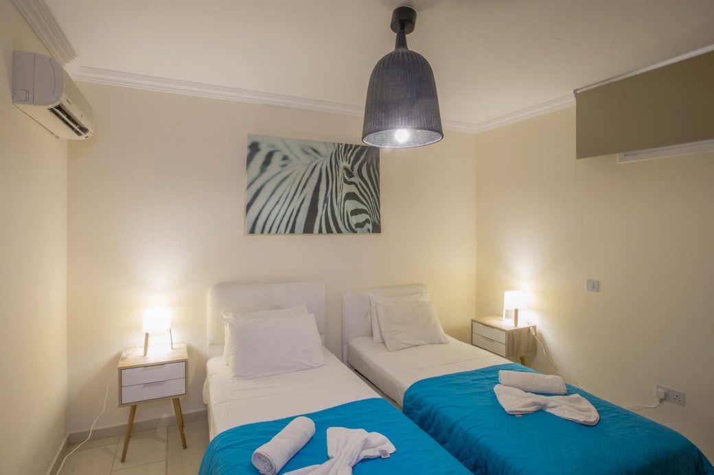 Twin bedroom