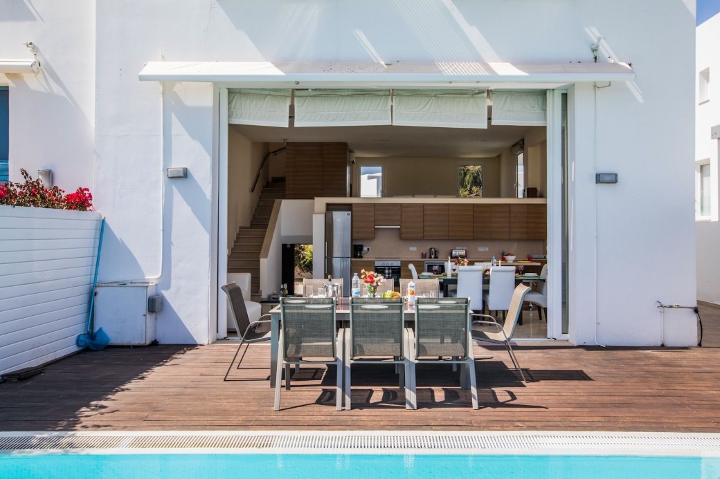Barbecue and outside furnished area allows for al-fresco dining to be enjoyed on your holiday