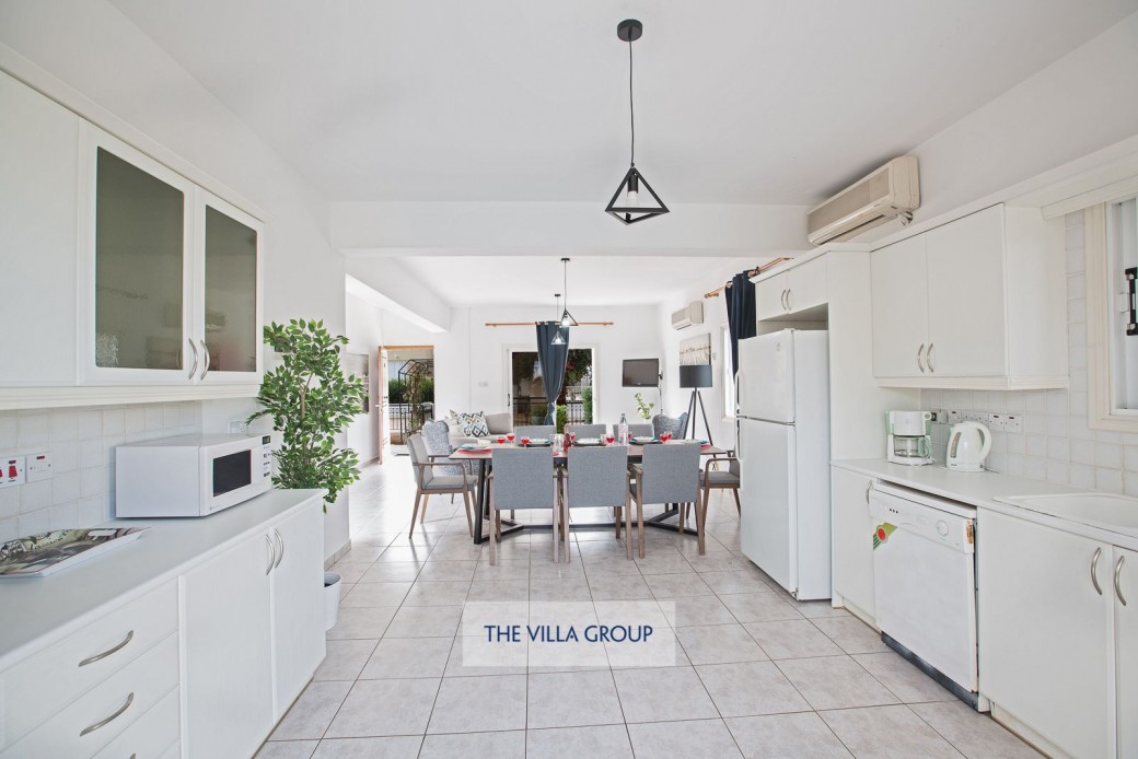 Fully fitted kitchen