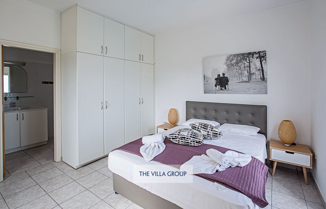 Master bedroom with en-suite shower 