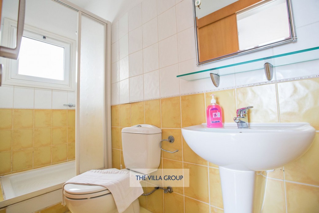 En-suite shower