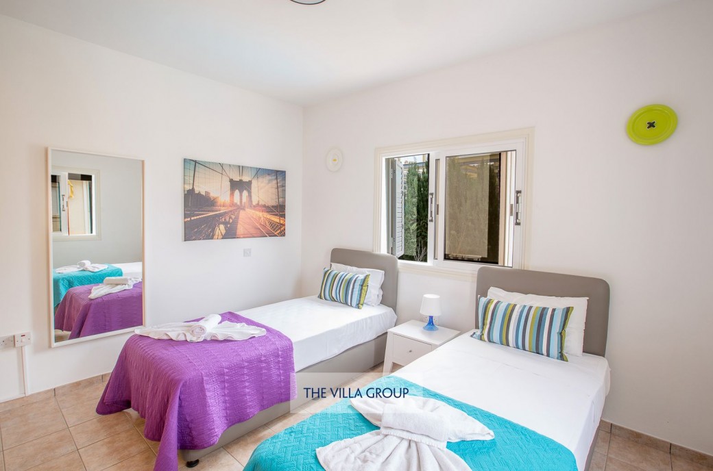 Twin bedroom