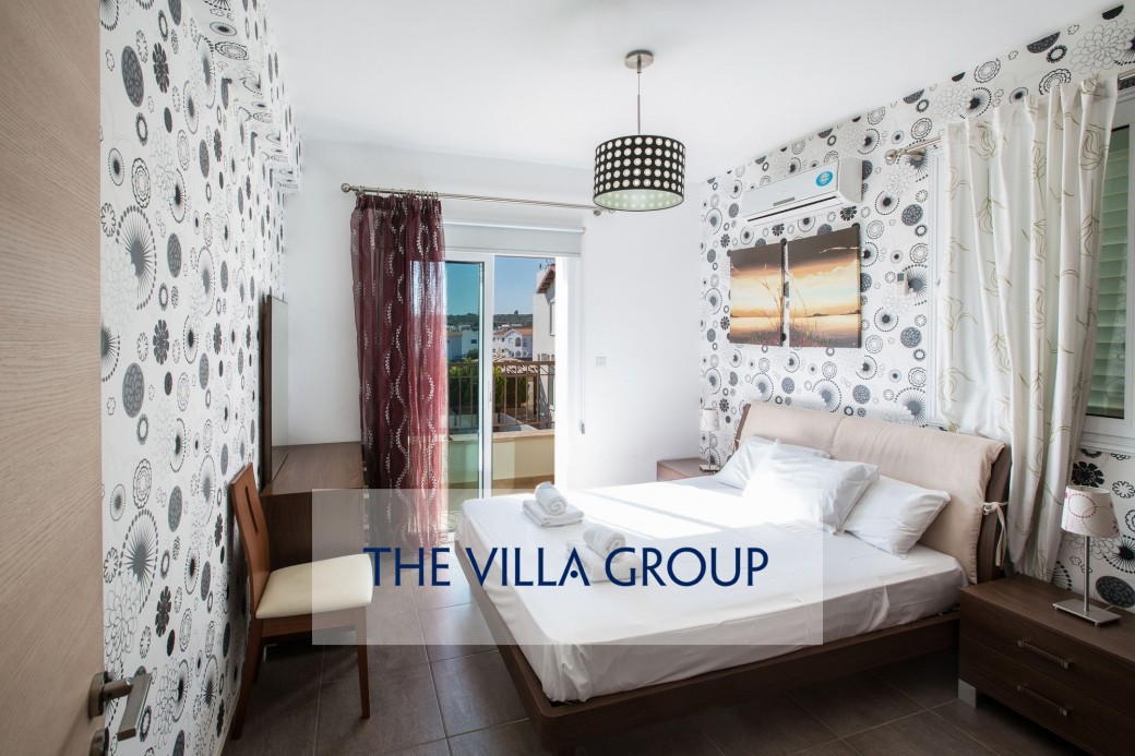 Double bedroom with access to shared balcony