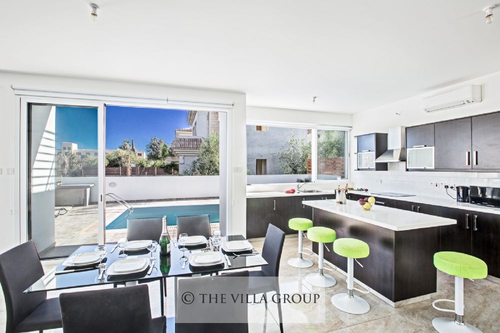 Dining table for 6 and the kitchen