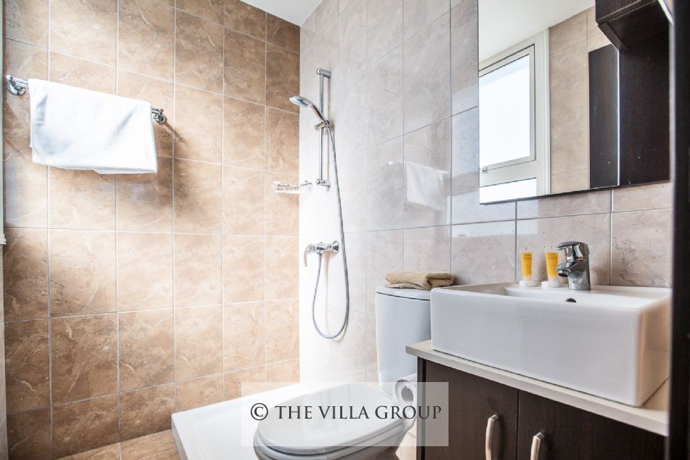 En-suite bathroom with shower