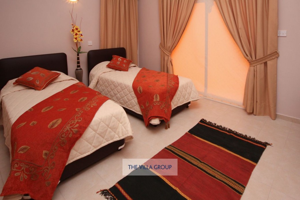 Twin bedroom