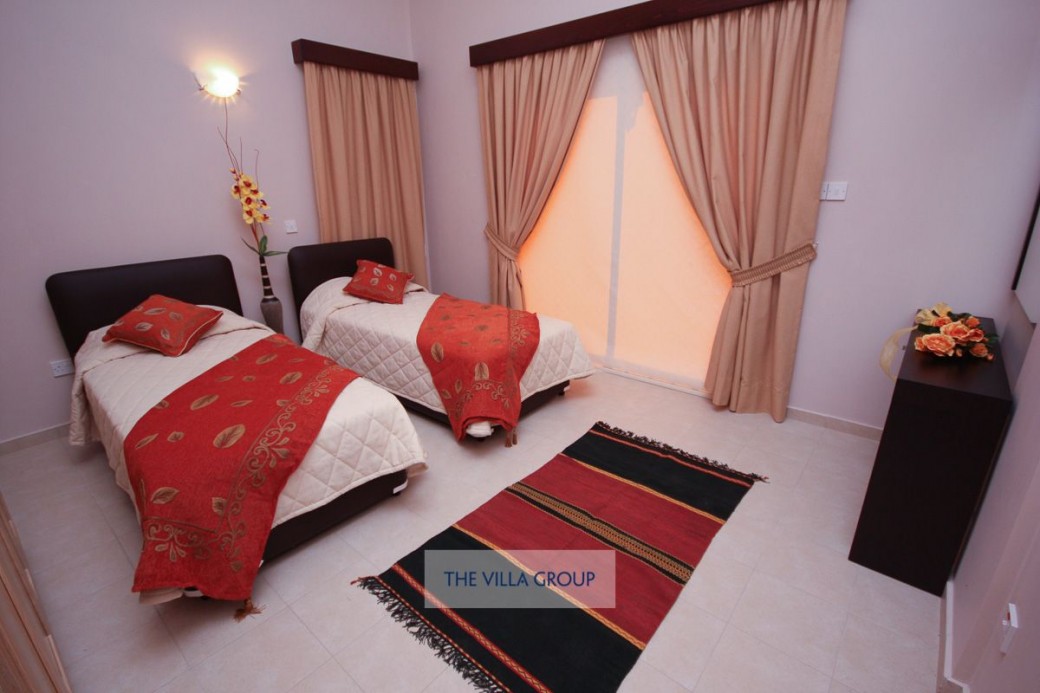 Twin bedroom