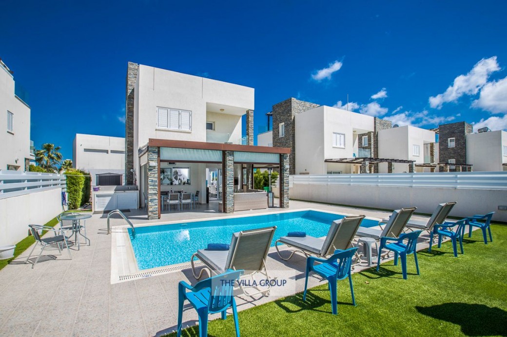 4 bedroom villa with swimming pool located in Protaras
