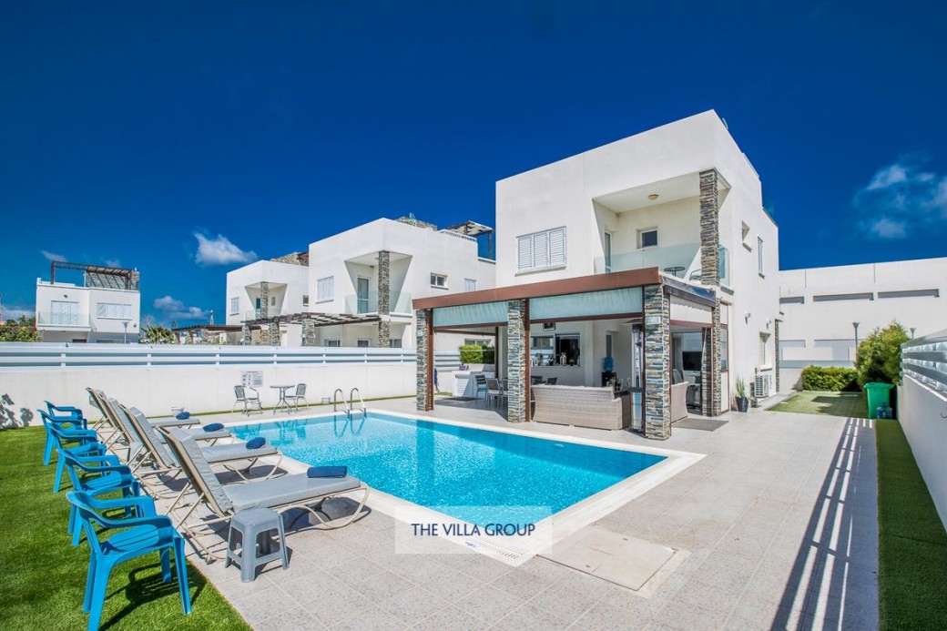 4 bedroom villa with swimming pool located in Protaras