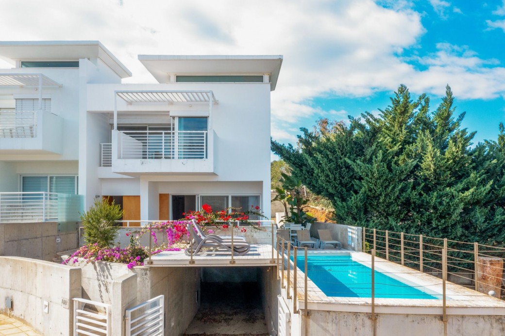 10m x 3m swimming pool with walk-in steps