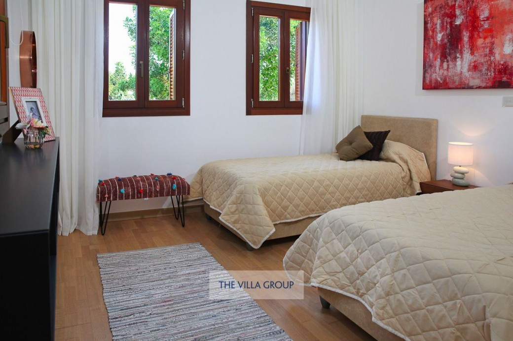 Twin bedroom