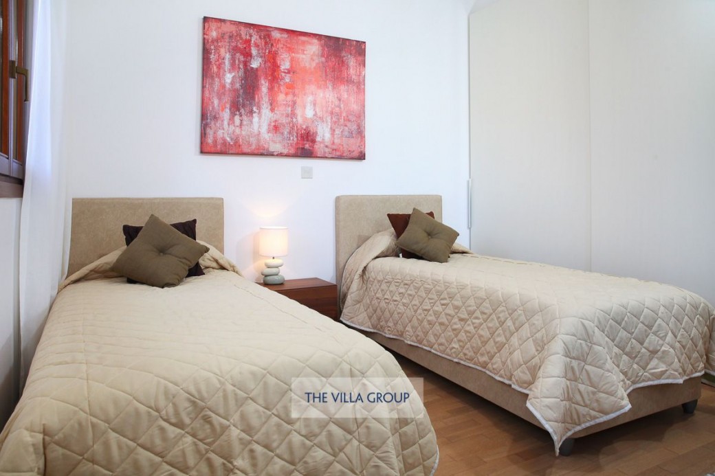 Twin bedroom