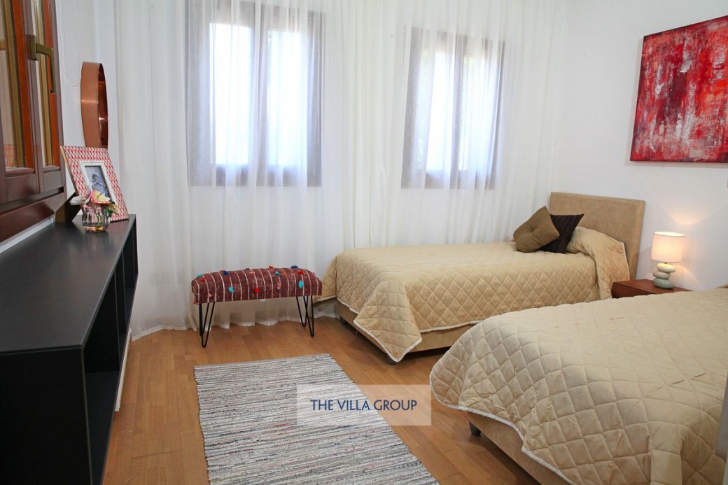 Twin bedroom