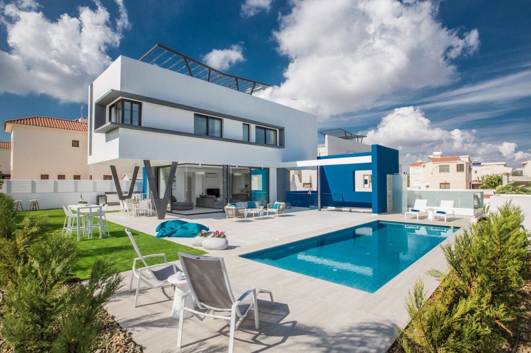5 bedroom villa is located in the popular resort area of Protaras 