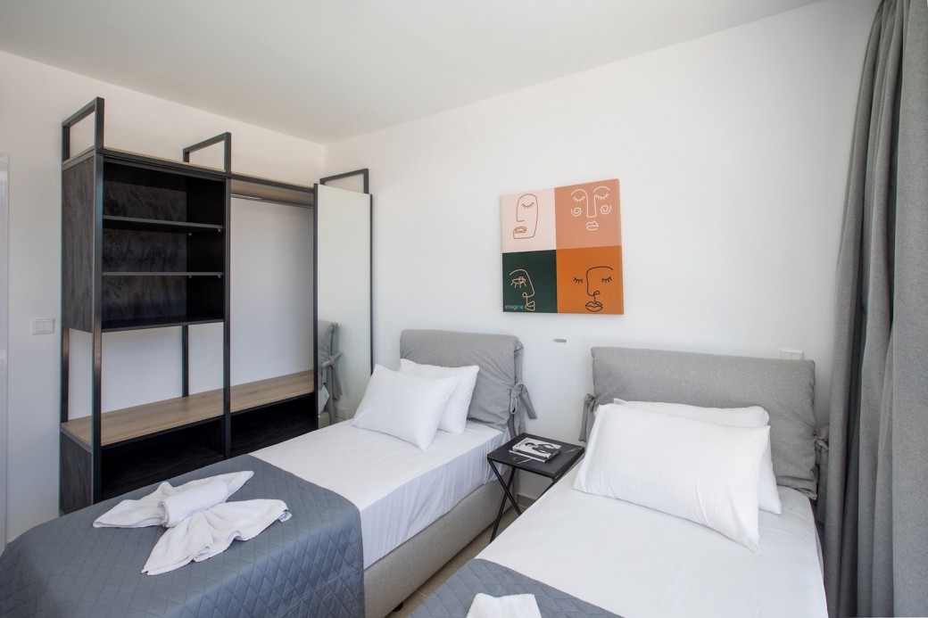 Twin bedroom