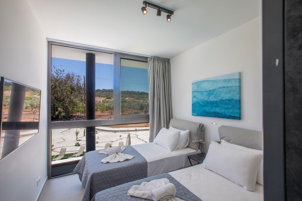 Twin bedroom 