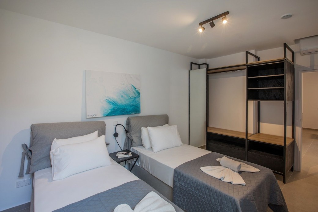 Twin bedroom