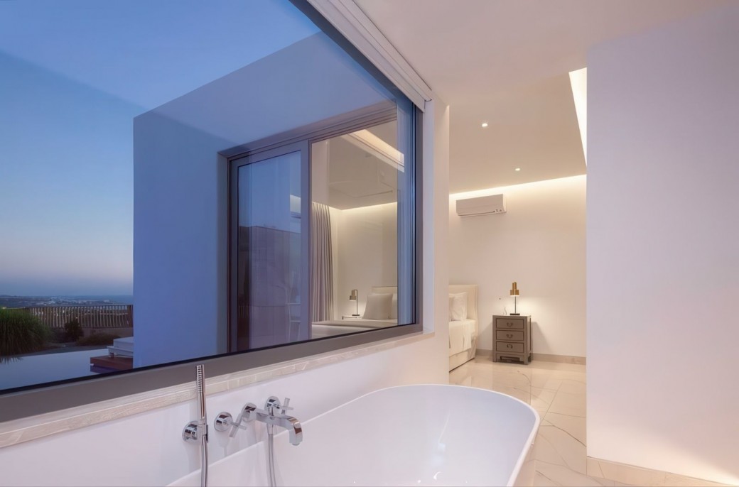 Bath tub within bedroom