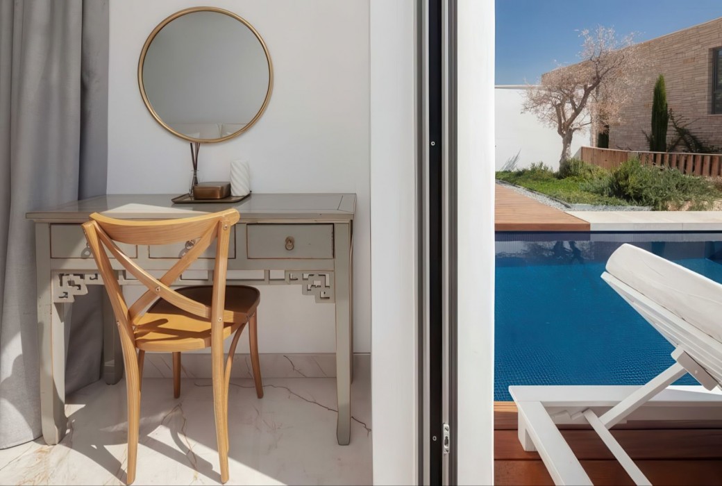 Plunge pool and hot tub available at the villa