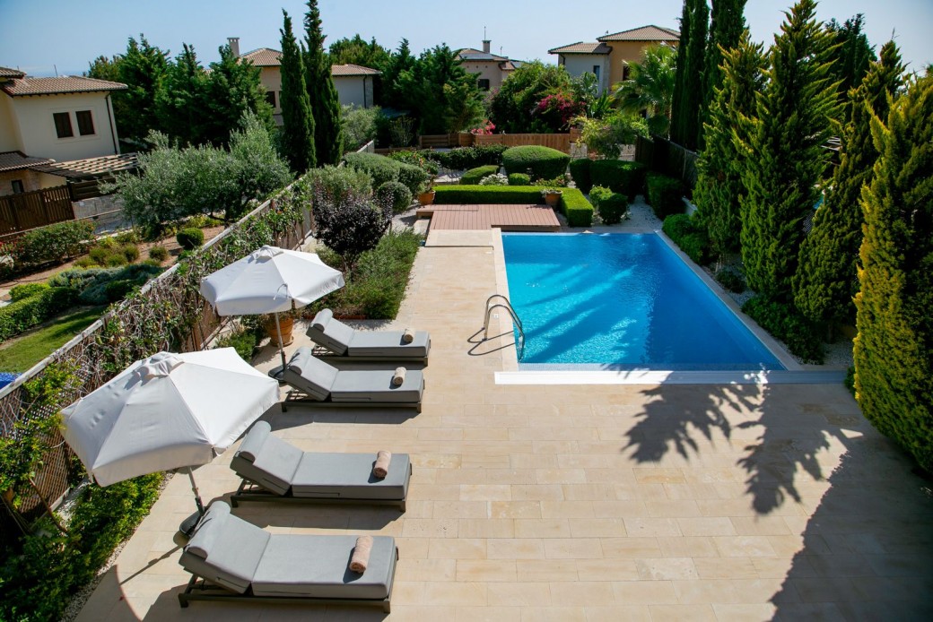 8m x 4m swimming pool (depths 1m to 1.5m)