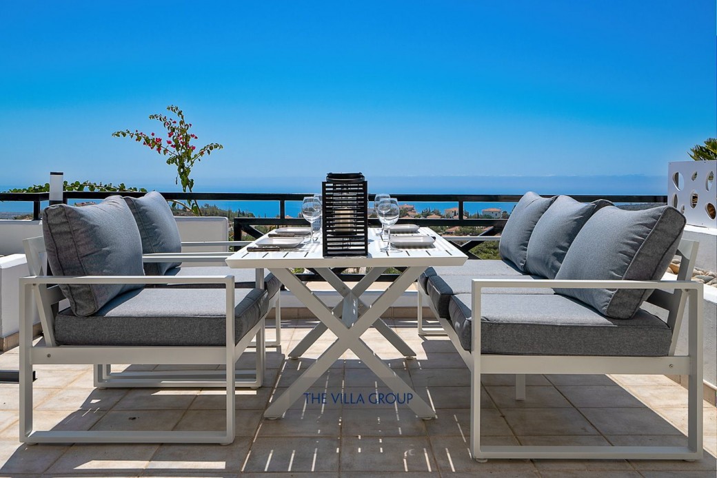 Stunning views of the bay and Mediterranean Sea
