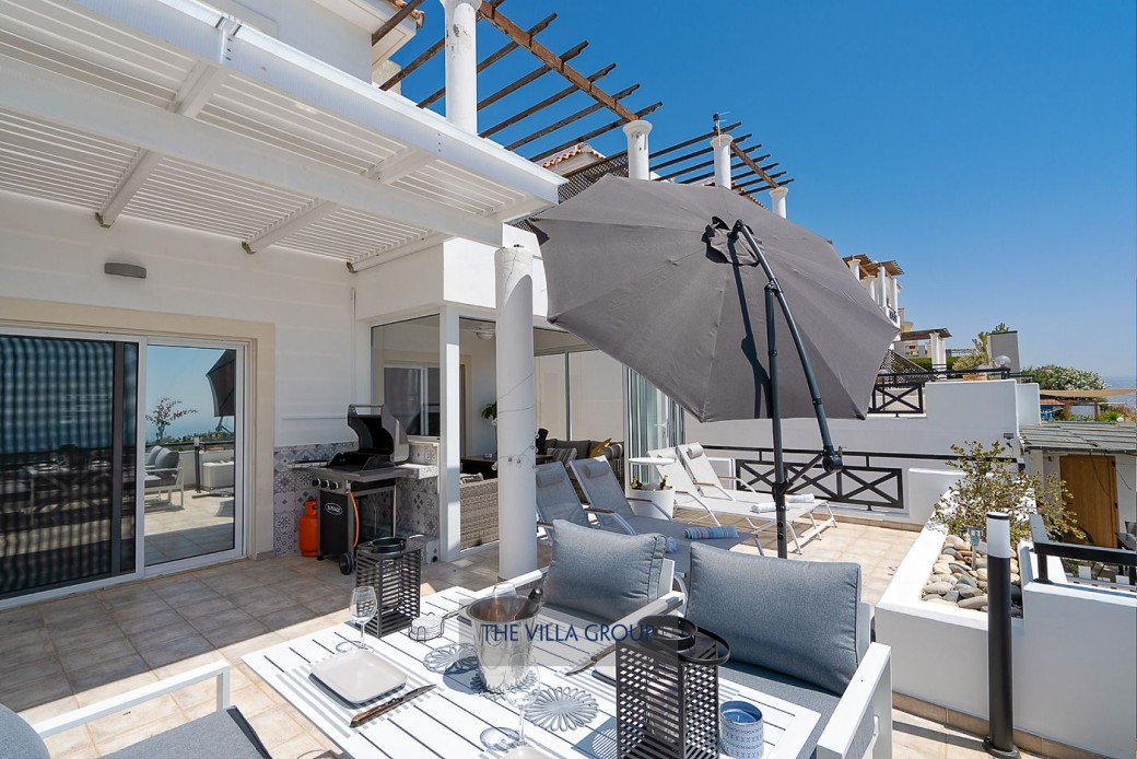 Furnished spacious terrace