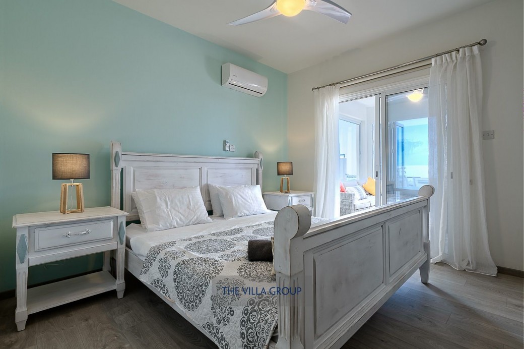 King size bed