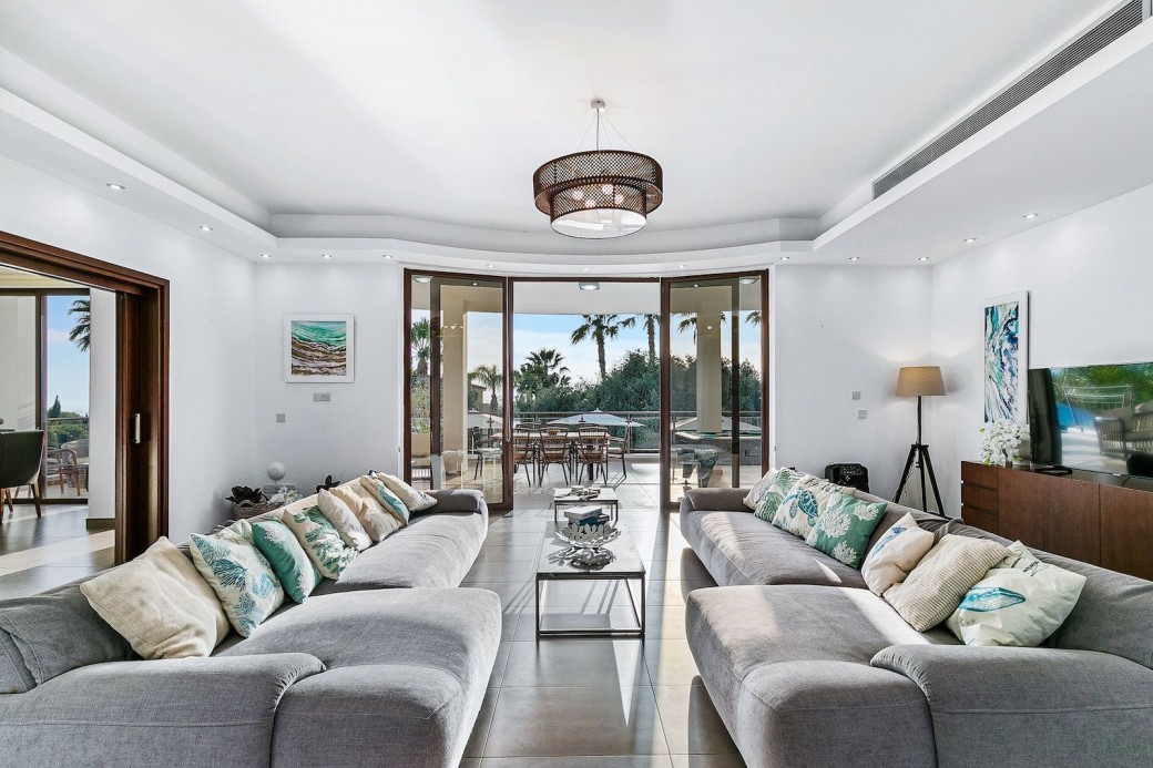Plenty of seating available in the living area