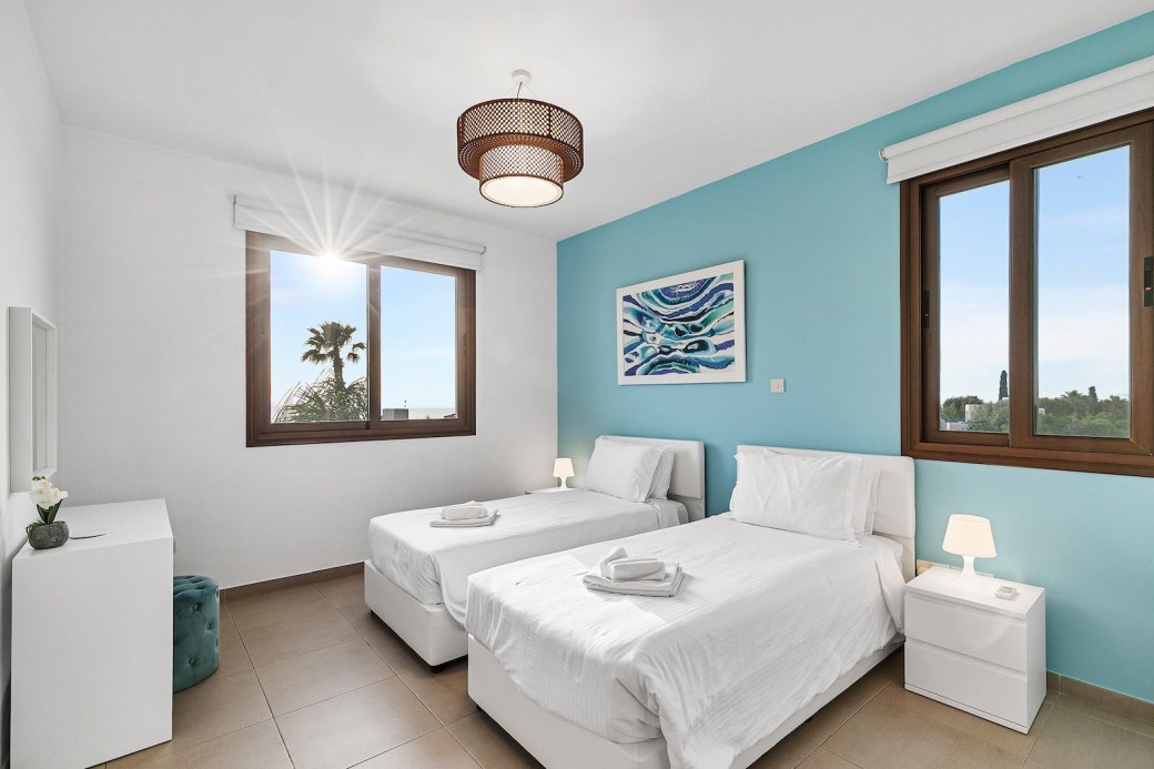 Twin bedroom