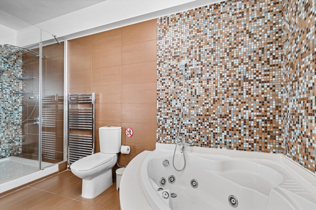 En-suite bathroom