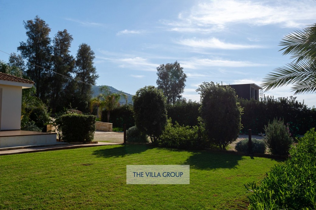 Mature landscaped gardens