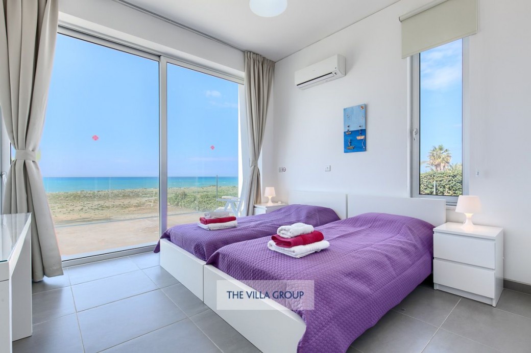 Twin bedroom on the ground floor