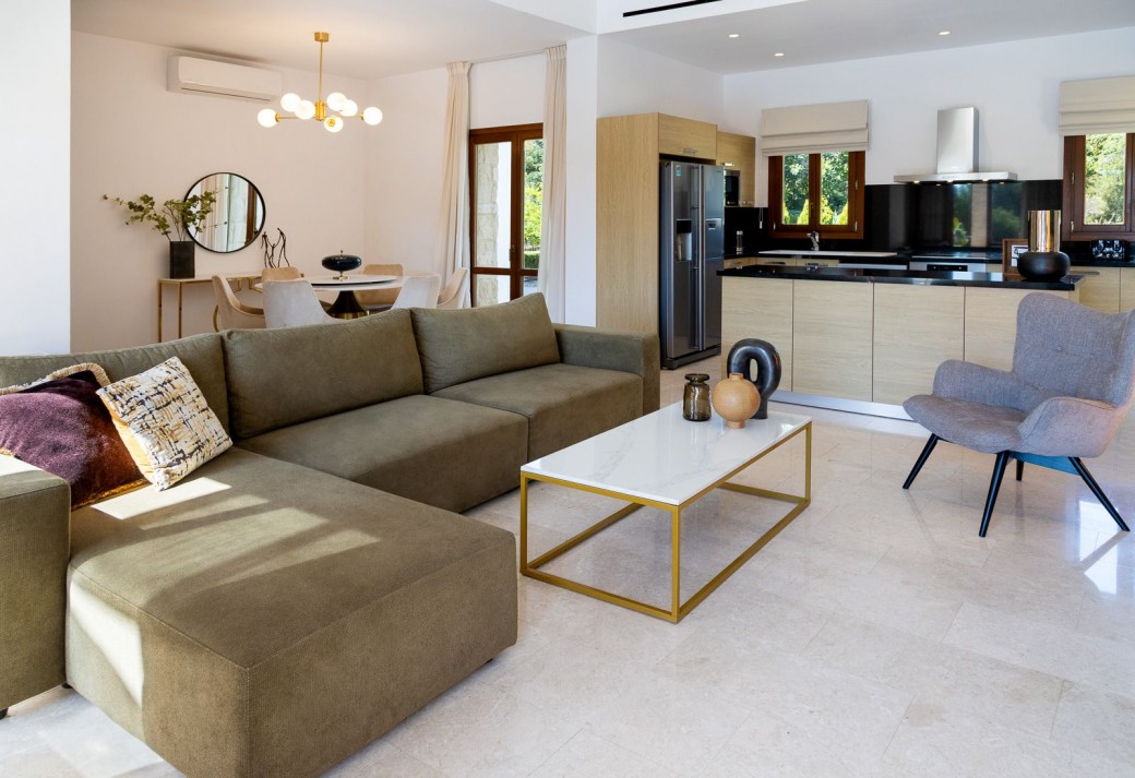 High quality fixtures and fittings throughout