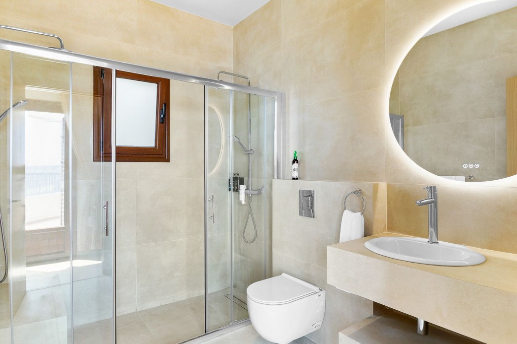 Walk-in shower in the family bathroom