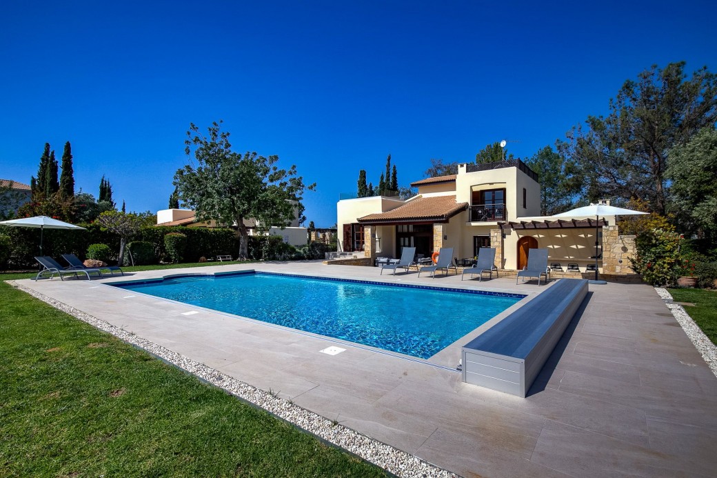 12m x 6m private swimming pool