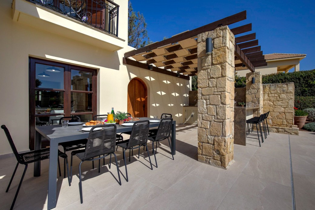Al-fresco dining
